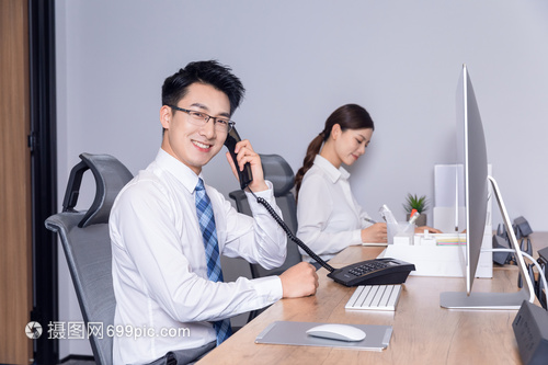 職場(chǎng)微笑服務(wù)與商務(wù)咨詢(xún)的藝術(shù)融合